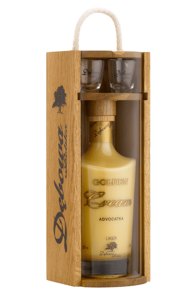 likier advocatka 0 7 w drewnianej skrzynce z kieliszkami z firmowym nadrukiem