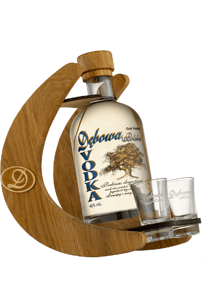 wódka dębowa 0 7 w drewnianym księżycu z kieliszkami z firmowym nadrukiem