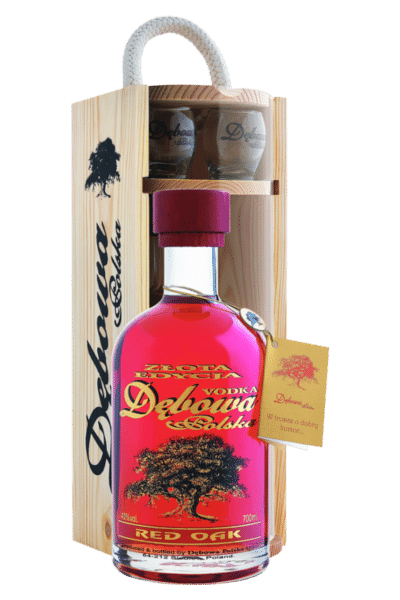 wódka dębowa red 0 7 w drewnianej skrzynce z kieliszkami z firmowym nadrukiem