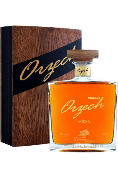wódka orzech 0 7 w drewnianej szkatułce